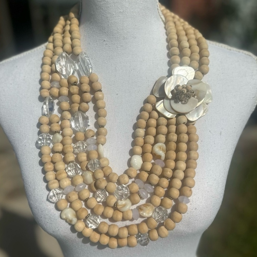 Anthropologie Vintage Tan and White Statement Necklace with Floral Design - EUC - Picture 10 of 10